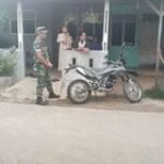Babinsa Koramil 0201-15/DT Serka Heru P dan Serda Asril Jalin Kedekatan dengan Warga Desa Mekar Sari melalui Komsos