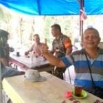 Babinsa Desa Aek Pancur Sertu Samson Perkuat Sinergi dengan Warga Melalui Komsos di Desa Aek Pancur