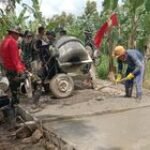 Satgas TMMD 123 Kodim 0724/Boyolali Bersama Warga Kompak Mengecor Jalan Alternatif