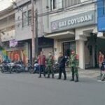 Babinsa Jayengan Serka Rohmad Amankan Ibadah Minggu Pagi