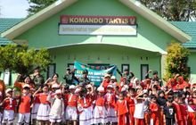 Keceriaan Anak-Anak Paud Kunjungi Pos Kotis Satgas Pamtas Yonarmed 11 Kostrad