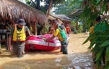 Batalyon Arhanud 1 Kostrad dan Pemkot Tangsel Bersinergi Evakuasi Warga Terdampak Banjir Cisadane