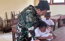Prajurit Satgas Yonif 501 Kostrad Bangkitkan Semangat Kebangsaan di SD Kampung Sorry