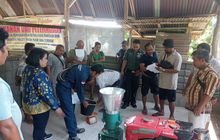 Babinsa Desa Durin Simbelang Lakukan Pendampingan Penyuluhan Ketahanan Pangan untuk Peternak