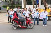 Koordinator Wartawan DPRD Medan Bersama SMSI Medan Bagikan 400 Cup Berbuka