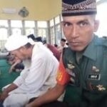 USAI MELAKSANAKAN SHOLAT JUM AT KOMSOS DENGAN ANGGOTA BKM DI MASJID