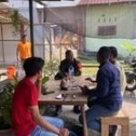 Melalui Gelar Komsos, Tingkatkan Aktivitas Dan Produktivitas Masyarakat.Babinsa Peltu Zulkarnaen Ingatkan Bahaya Dehidrasi Dampak Panas Terik Matahari