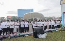 Maknai Idulfitri Mendapatkan Keberkahan, Rico Waas Bersama Ribuan Masyarakat Salat Ied di Lapangan Merdeka