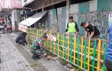 Babinsa Koramil 0201-02/MT Serma Sutikno Ikut Gotong Royong di Kelurahan Gg. Buntu, Medan Timur
