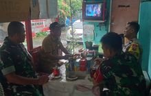 Babinsa Kelurahan Sei Putih Timur II Koramil 0201-01/MP, Laksanakan Komsos Bersama Warga dan Babinkamtibmas Bahas Kamtibmas