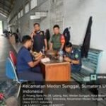 BABINSA KELURAHAN LALANG MELAKSANAKAN KOMSOS DENGAN WARGA BINAAN YANG LAGI MELAKSANAKAN MAGANG ( PKL) BAHAS KEBERSIHAN LINGKUNGAN BALAI