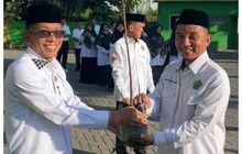 Dukung Program 1 Juta Pohon, Kakan Kemenag Binjai Serahkan Bibit Matoa untuk Penghijauan