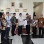 Kakanwil Kemenagsu Terima 8.328 Handuk dari PDAM Tirtanadi untuk Jemaah Haji Sumut