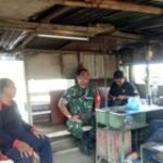 Jaga Hubungan Baik, Babinsa Melaksanakan Komsos Dengan Warga Di Wilayah Binaan