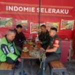 PERKUAT JARING TER NYA, ANGGOTA KORAMIL 0201-04/MK AJAK PARA DRIVER OJOL BERINTERAKSI LANGSUNG SAMBIL MINUM KOPI