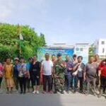 BABINSA BERSAMA WARGA GOTONG ROYONG BERSIHKAN LINGKUNGAN