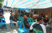 PERSONEL KORAMIL 0201-14/PB MELAYAT DAN MENSHOLATKAN JENAZAH WARGA DESA CINTA RAKYAT KEC. NAMORAMBE