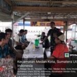 Babinsa Kelurahan Teladan Serda Tc Sitompul Jalin Silaturahmi Dengan Warga Binaan Di Salah satu warung kopi