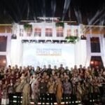 Kenakan Songket Medan, Rico Waas dan Ketua TP PKK Tampil Kompak di Gala Dinner Munas VII APEKSI Surabaya