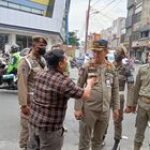 Satpol PP Pemko Medan Ambil Tindakan Tegas Bongkar Paksa Dua Bangunan Ilegal di Jalan Bayam