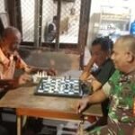 Melalui Komsos, Babinsa Sertu R Rangkuti Ajak Warga Jaga Kamtibmas