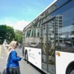 Ketika Pelajar dan Pegawai Naik Bus Listrik Medan…