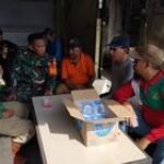 Babinsa Bersama aparatur kelurahan mengajak masyarakat ciptakan peduli lingkungan