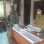 Babinsa Koramil 0201-16/TM Sertu Darmawan Jalin Kedekatan Lewat Posyandu dan Komsos di Desa Binaan