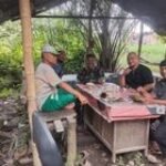 BABINSA MELAKSANAKAN KOMSOS DAN SILATURAHMI DENGAN WARGA BINAANNYA