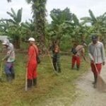 Melalui Gotong Royong Bersama, Babinsa Sertu Adi Erlan Wujudkan Lingkungan Yang Sehat Dan Asri