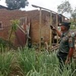 Danramil 0201-16/TM Dampingi Bupati Deli Serdang Jenguk Korban Angin Puting Beliung di Desa Ujung Serdang