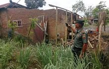 Danramil 0201-16/TM Dampingi Bupati Deli Serdang Jenguk Korban Angin Puting Beliung di Desa Ujung Serdang