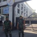 Babinsa Koramil 0201-01/Medan Petisah Siaga Amankan Aksi Hari Buruh di Depan DPRD Sumut