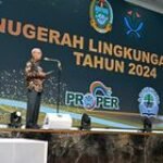 Wagub Sumut Surya Serahkan Penghargaan Lingkungan Hidup 2024