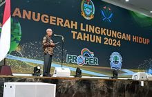 Wagub Sumut Surya Serahkan Penghargaan Lingkungan Hidup 2024