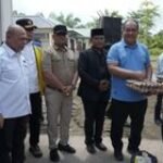 Bupati Asahan dan Wakil Bupati Asahan Serahkan Bantuan dan Tinjau Tanggul Jebol di Desa Sei Dua Hulu