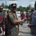 Wabup Asahan Serahkan Kartu BPJS Gratis dan KIP di 4 Kecamatan