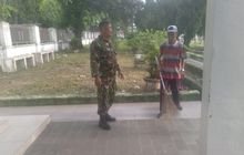 MELALUI KOMSOS BABINSA MENYAMPAIKAN PESAN JAGA KEBERSIHAN LINGKUNGAN