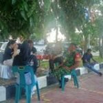 BABINSA KELURAHAN SEI SIKAMBING C II.KEC MEDAN HELVETIA MELAKSANAKAN KOMSOS DAN SILAHTUHRAMI BERSAMA BABINKAMTIBMAS DENGAN MAHASISWA DI WILAYAH BINAAN