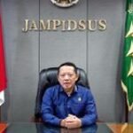 Penyerahan Tersangka dan Barang Bukti (Tahap II) dalam Perkara Minyak Mentah PT Pertamina terhadap 9 Orang Tersangka