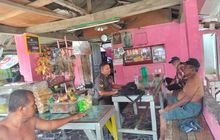 Sertu Ramadani Babinsa Ramil 0201-13/PST ajak warga untuk gotong royong ciptakan kebersihan