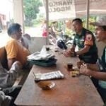 DALAM RANGKA MENJALIN HUBUNGAN YANG ERAT BABINSA MELAKSANAKAN DIALOG DENGAN WARGA BINAAN DI WILAYAH