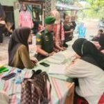 Sukseskan Program Pelayanan Kesehatan Masyarakat. Babinsa Serka Subagyo Dampingi Team Pelayaran Terpadu Di Wilayah Binaan
