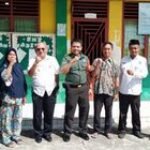 Babinsa Koramil 0201-03/MD Serda Sahala Pangaribuan melaksanakan kegiatan komonikasi sosial dengan anak sekolah SMP Muhammadiyah 48 Medan