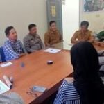 Babinsa Desa Lama Serka Jumingan Mediasi Perselisihan Warga perumahan Residen Dusun IV