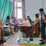 Wujud Kepedulian, Babinsa Jenguk Warga Binaan yang Sedang Sakit