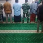 Babinsa Koramil 0201-16/TM Laksanakan Shalat Subuh Berjamaah di Masjid Al-Ikhlas Desa Tanjung Baru