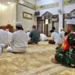 MELALUI SHOLAT SUBUH, BABINSA JALIN SILATURAHMI DENGAN WARGA TANJUNG SELAMAT