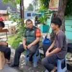 Babinsa Sei Kambing D Sambangi Pedagang Mie: "Tetap Semangat Ya, Ini Perjuangan Hidup!"