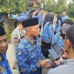 Kepala BKPSDM Kota Bekasi Serahkan SK PPPK Tenaga Kesehatan Kota Bekasi